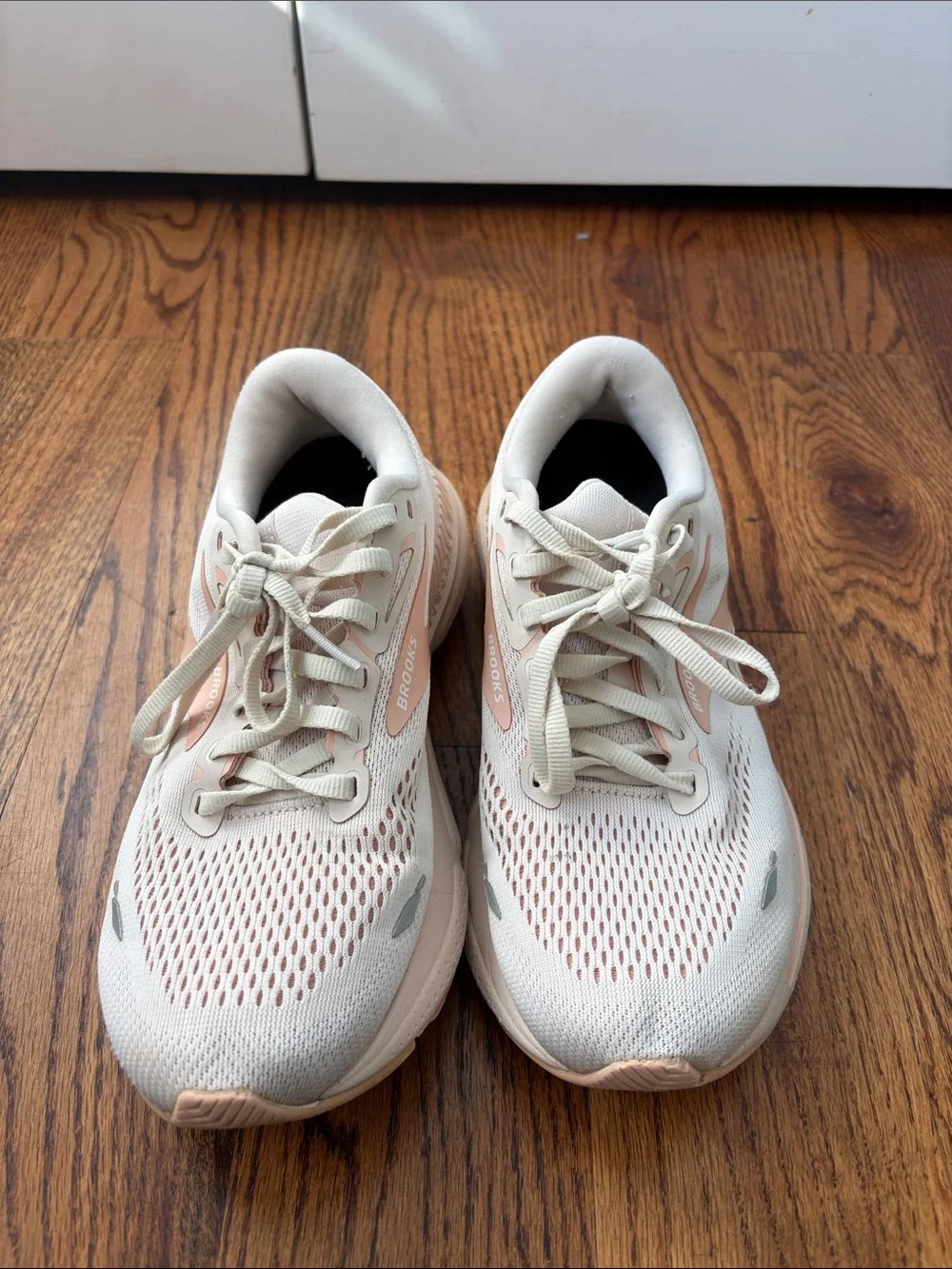 Brooks GTS 23 Women's Neutral-Run Sneakers in Pale Pink and Cream Size 8.5